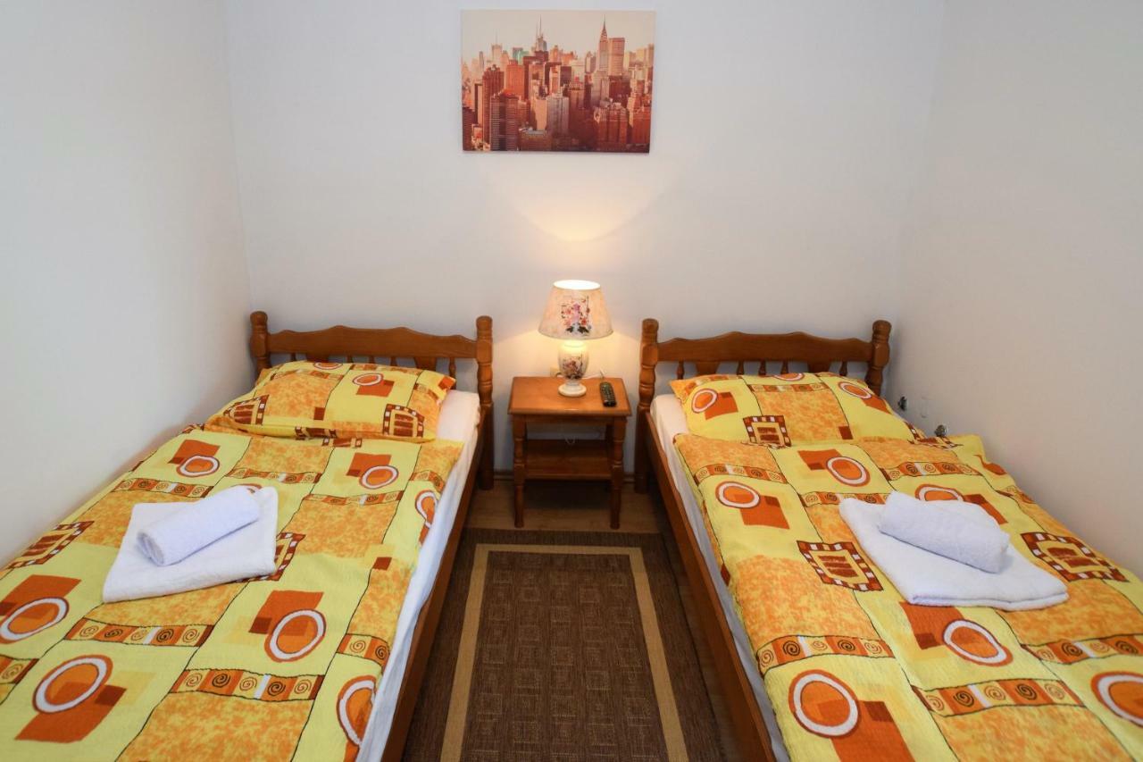 Privatni Smjestaj Most Otocac Bagian luar foto