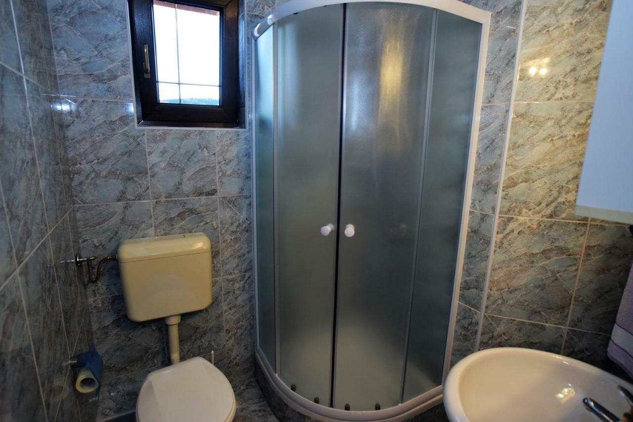 Privatni Smjestaj Most Otocac Bagian luar foto