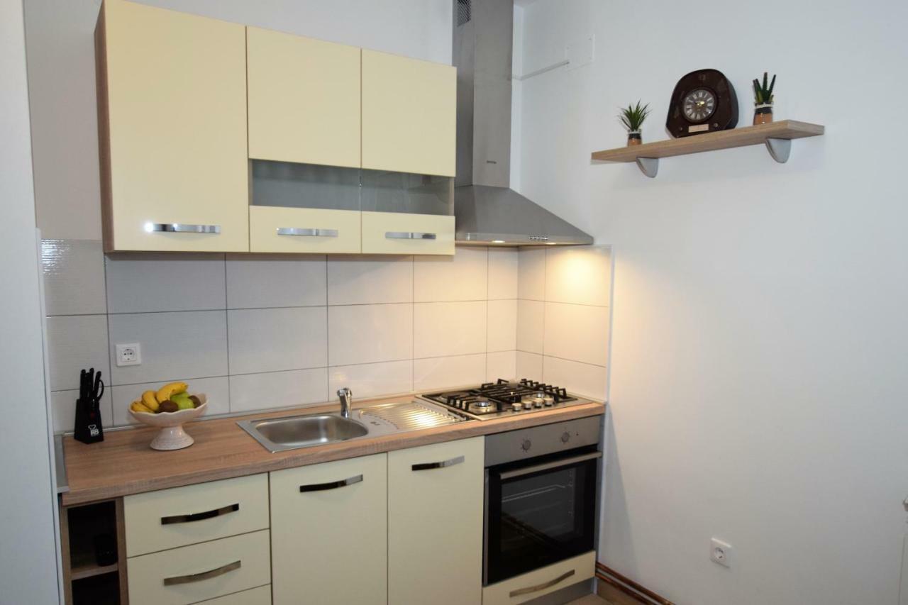 Privatni Smjestaj Most Otocac Bagian luar foto
